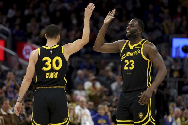 Stephen Curry hits 3 pointer with 0.7 seconds left Warriors beat